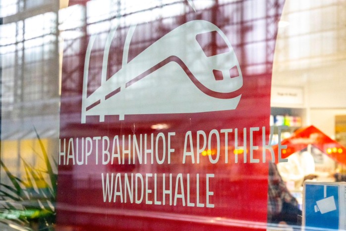 Hauptbahnhof Apotheke Wandelhalle